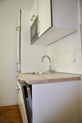 offene EBK mit Fenster