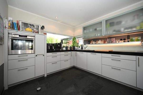 Hochwertige EBK inkl.