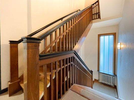 Original Holztreppe zum 1.OG