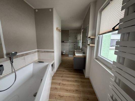 Tageslichtbadezimmer OG