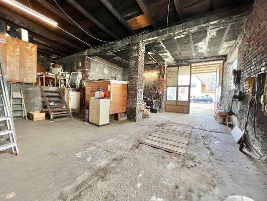 Halle mit Keller und Galerie