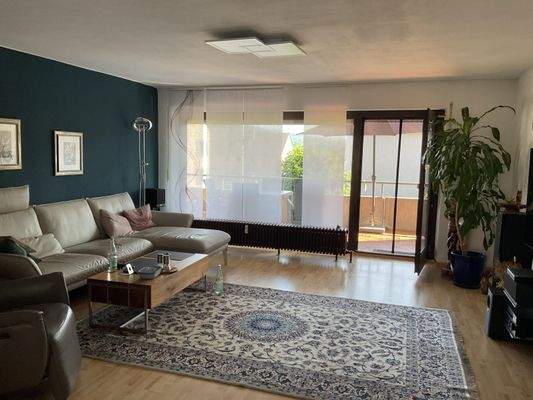 Wohnzimmer im Erdgeschoss mit Zugang zum...