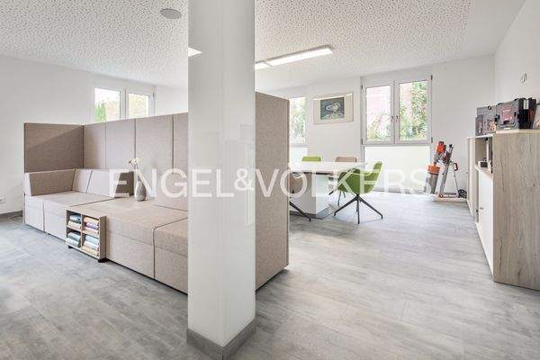 Großraumbüro oder auch mögliches zweites Wohnzimmer im Gewerbebereich im Erdgeschoss