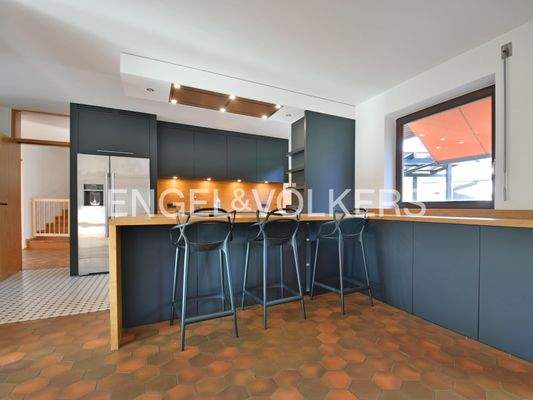 Küche mit Sitzgelegenheit