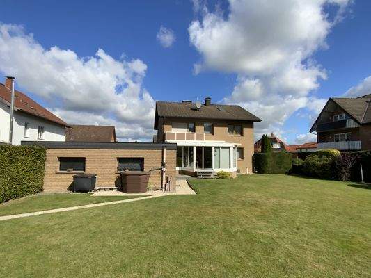 Blick vom Garten auf die Hinteransicht