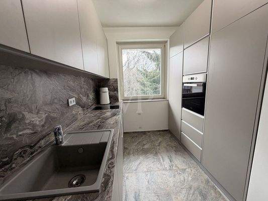 Helle, geräumige Küche