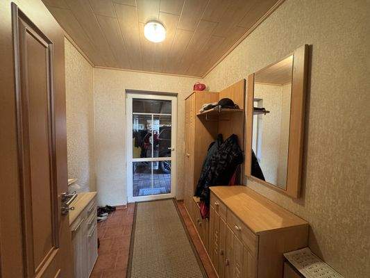 Flur Ausgang Carport EG