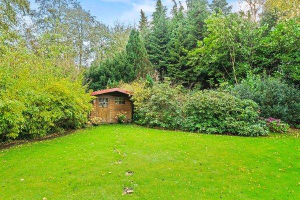 Garten mit Gartenhäuschen