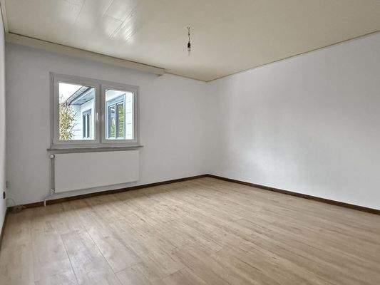 Helles Schlafzimmer mit ruhiger Atmosphäre und großzügiger Stellfläche