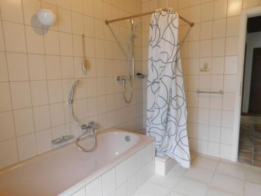 DB9-1 Badezimmer