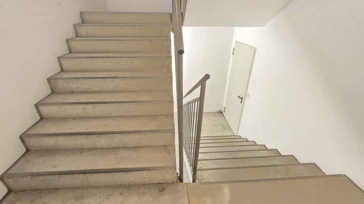 Treppenhaus Tiefgarage Waldkirchen.jpg