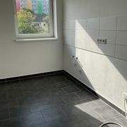 Moderne Küche mit Fenster