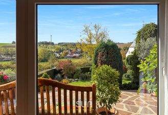 IHRE RUHIGE TRAUMLAGE