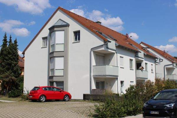 Besucherstellplätze vorm Wohnhaus