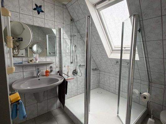 Badezimmer im Obergeschoß 