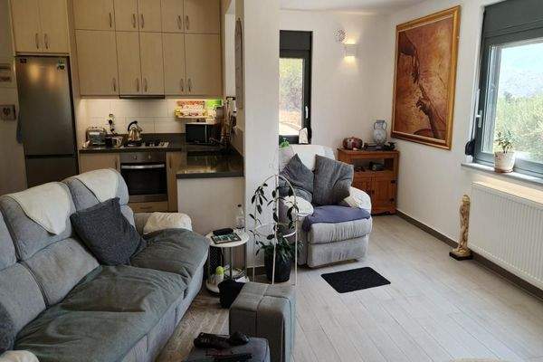 Kreta, Kalamitsi Amigdali: Charmantes kretisches Haus mit privatem Olivenhain und Bergblick zu verkaufen