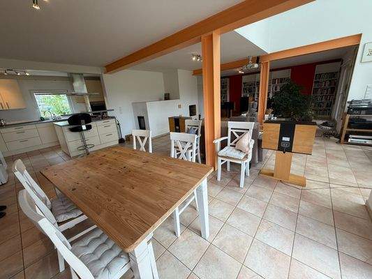 Besprechungsbereich mit Essgelegenheit