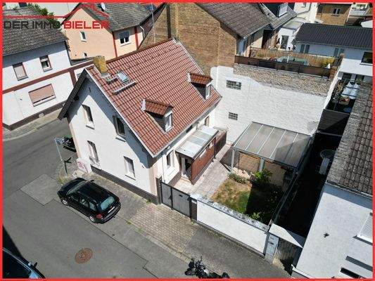 Hausansicht mit Innenhof