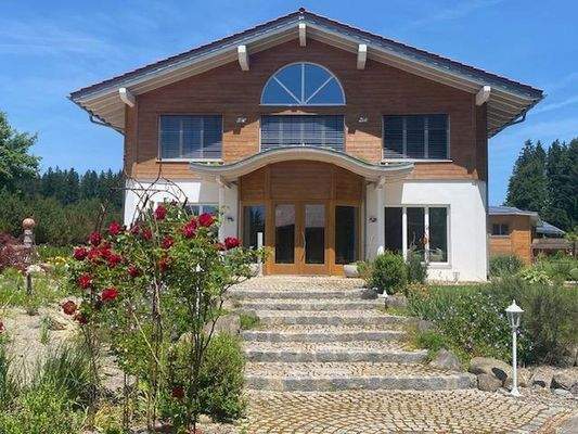 Aussenansicht mit Treppe Süd