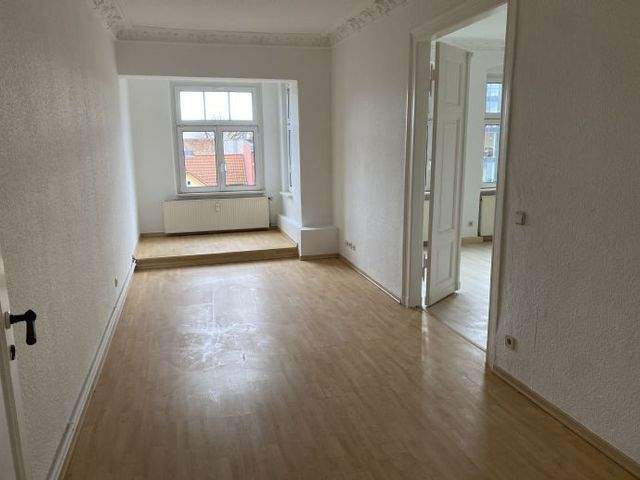 Geräumige 4- Zimmerwohnung mit Stuck, Erker sowie AR zu vermieten! Stellplätze vorhanden. - Photo 3