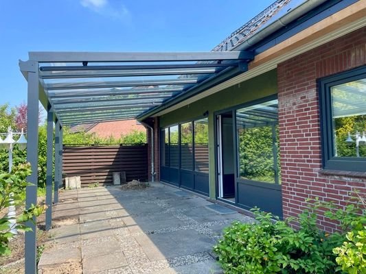 Terrassendach mit elektrischer Markise