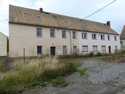 Linke Hofseite /altes Wohnhaus & Verwaltungsgebäude)