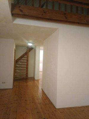 Bilder-Einliegerwohnung,Treppe im Flur zum Dachbod