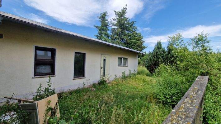 Ehemalige Gaststätte und Grundstück dahin