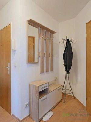 Wohnungsflur mit Garderobe
