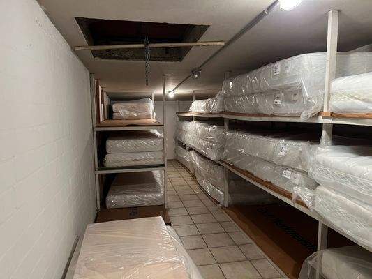 Lagerraum im Keller (Laden)