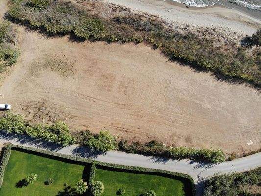 Kreta, Kiani Akti: Prestigeträchtiges Grundstück direkt am Meer nahe Kalyves zu verkaufen