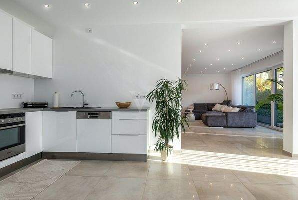 Offene Küche mit Blick zum Wohnen