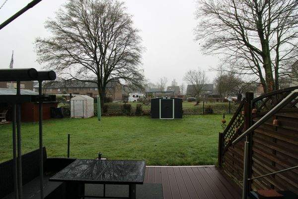 Gartenzugang und Terrasse