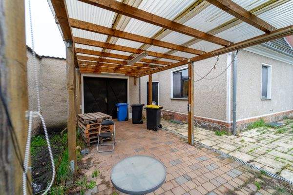 Außenansicht + Garten