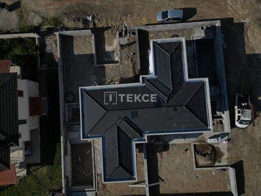 Semi-Detached Villas with Pools Close to Beaches in Izmir Çeşme