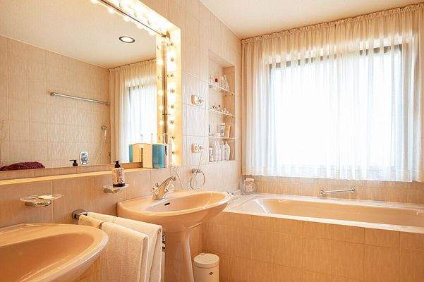 Ausschnitt Wannen-/Duschbad