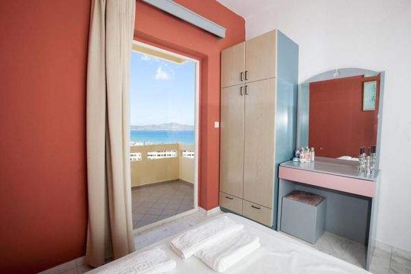 Kreta, Stalos: Hotel mit Pool und Panoramablick aufs Meer zu verkaufen