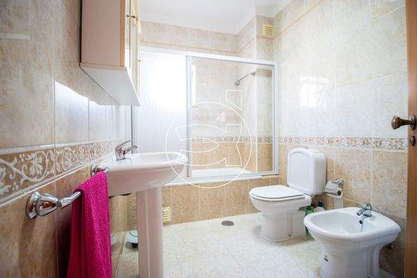 Bathroom%20(Large).jpg
