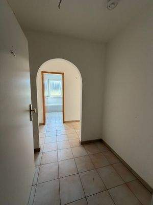 Eingangsbereich mit Durchgang