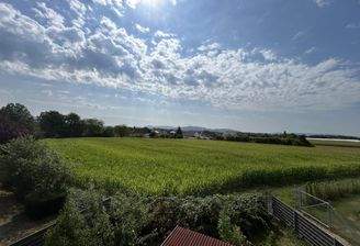 Blick von der Terrasse ins Grüne