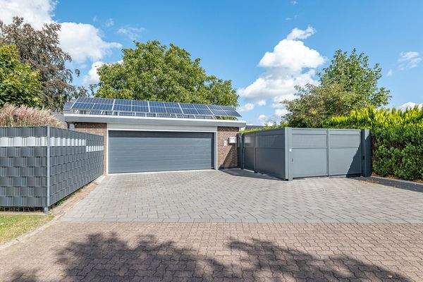 Doppelgarage, Zufahrt