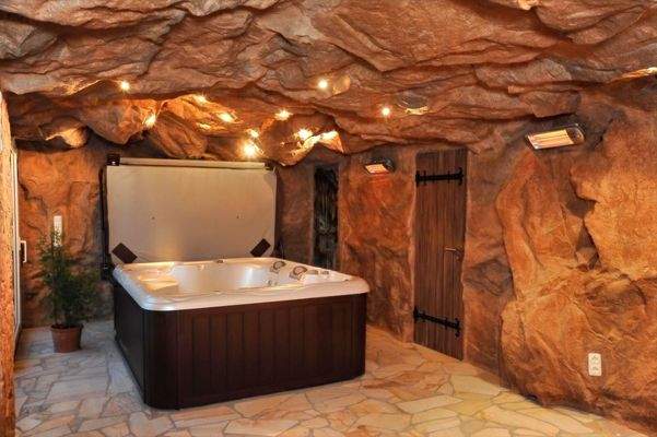 Whirlpool in der Grotte