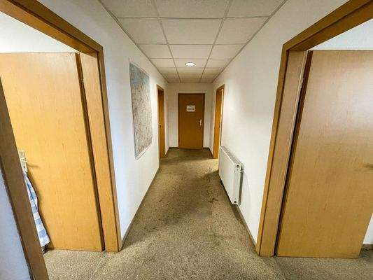 Der Gang zu den Mitarbeiterräumlichkeiten