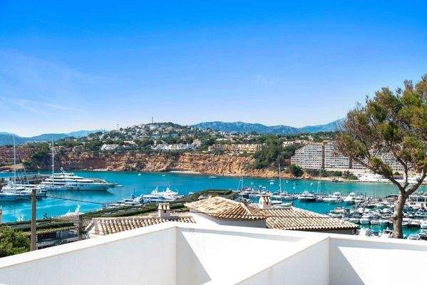 Luxuriöse, moderne Neubauvilla zum Verkauf  in El Toro, Puerto Adriano, Mallorca