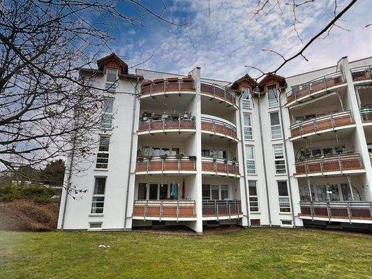 Rückseite mit Balkonen