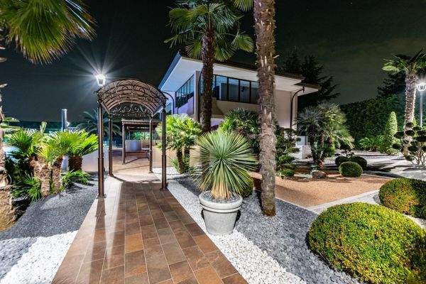 Luxusvilla-am-gardasee-kaufe_villa-am-gardasee-kaufen-haus-am-gardasee-kaufen_exklusive-Villa-am-gardasee_luxus-villa_luxusvilla-am-gardasee_villa-mit-panorama_villa-in-desenzano_comprare-villa-lago-di-garda_vendere-villa-lago-del-garda_Villa-di-lusso_Lag