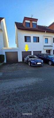 Garage mit Stellplatz