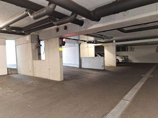 Auf/Abfahrt mit elektrischem Tor