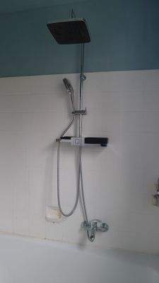 Wanne mit Duschmöglichkeit