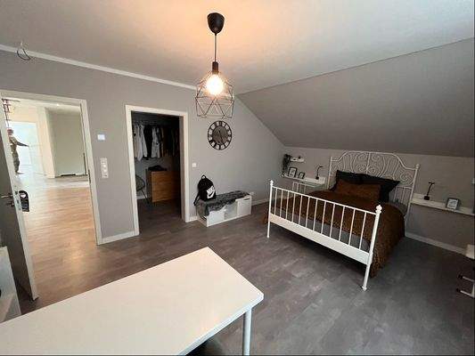 Kinderzimmer 2 mit Ankleidezimmer